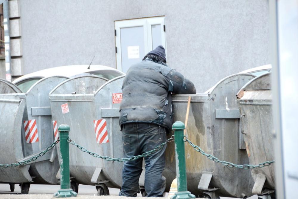 NEVEROVATNE OKOLNOSTI SPASILE SU BESKUĆNIKA I NJEGOVOG PSA SA ULICE: Dobri ljudi nisu imali srca da ih OSTAVE TAMO