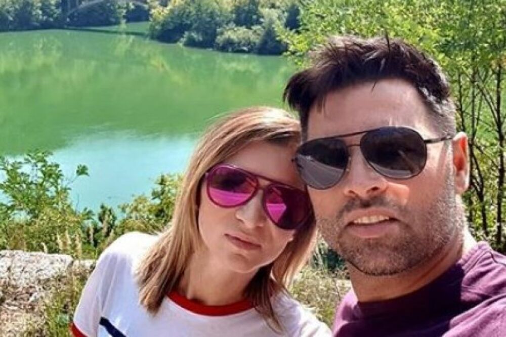 Par je u braku već godinama, imaju sina, a pevačica je sada iznela neke detalje iz svog života