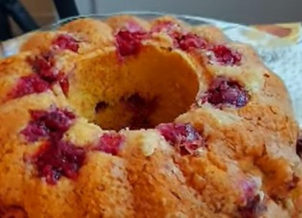 Kuglof sa višnjama