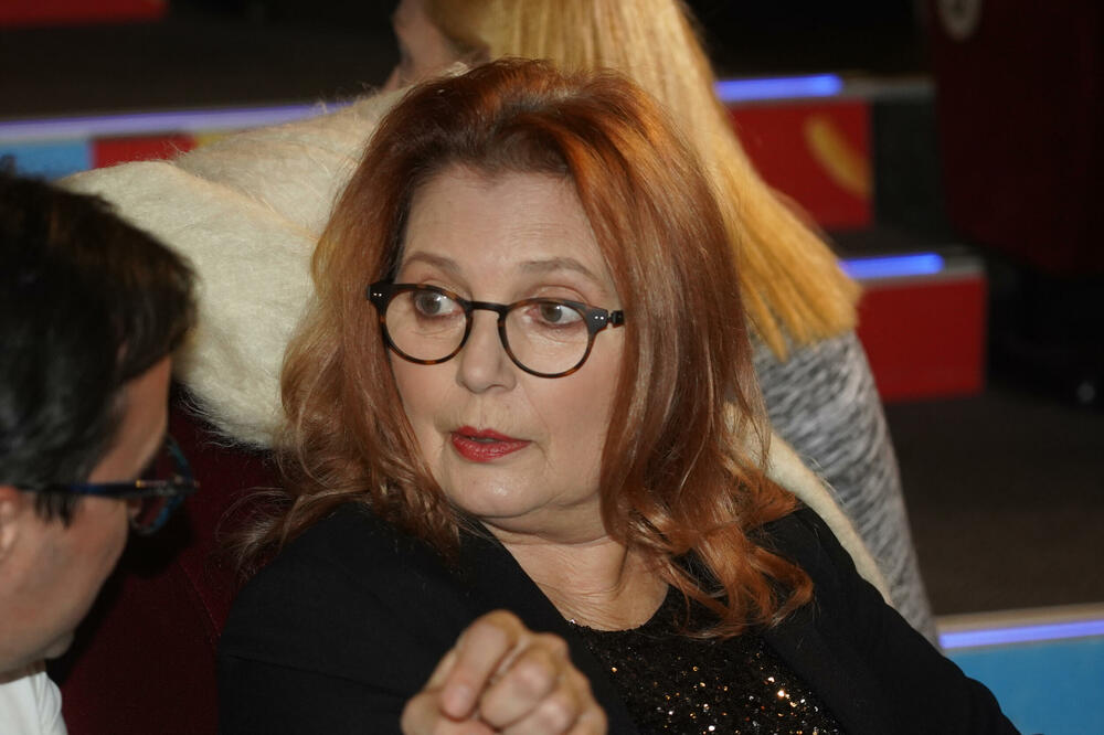 PREDRATNA ZGRADA I STAN PUN STILSKOG NAMEŠTAJA: Po prvi put vidimo gde ŽIVI Tanja Bošković, DRUGAČIJE JE