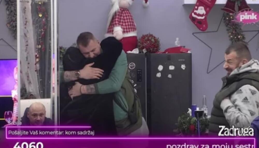 Poleteli u zagrljaj